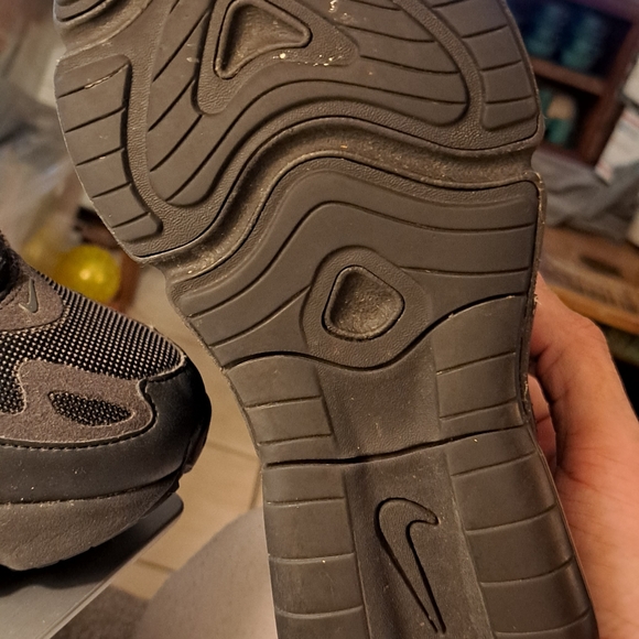 Nike Shoes 4Y - Picture 2 of 10